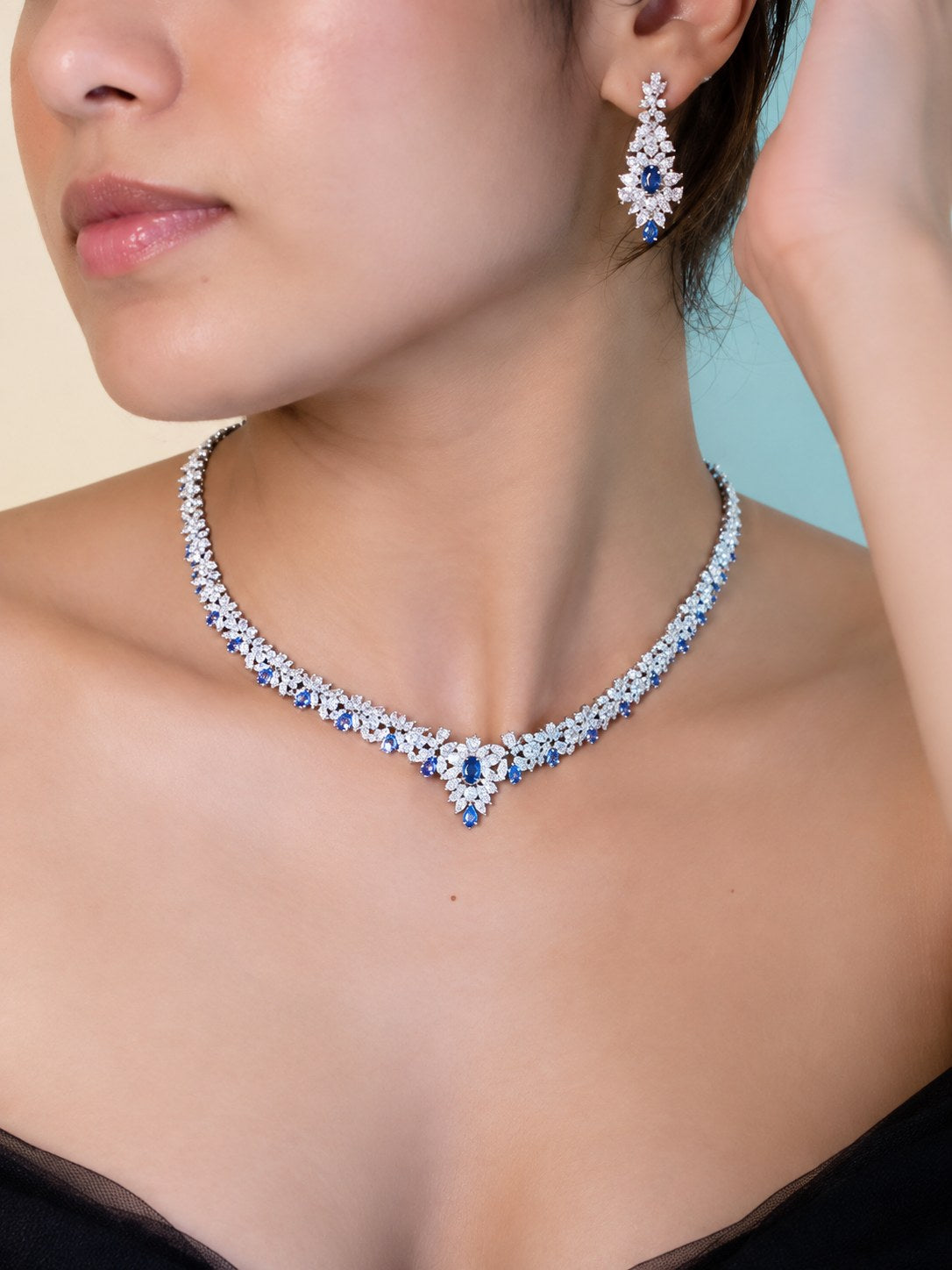 Elegant Floral Premium Zircon Silver Necklace