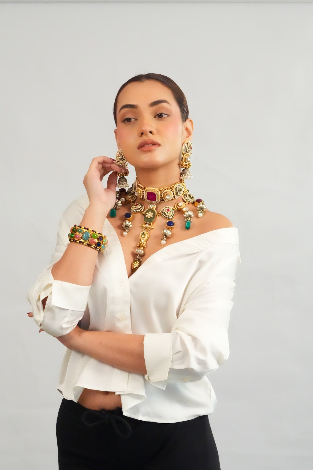 Traditional royal motif gold choker with earrings
