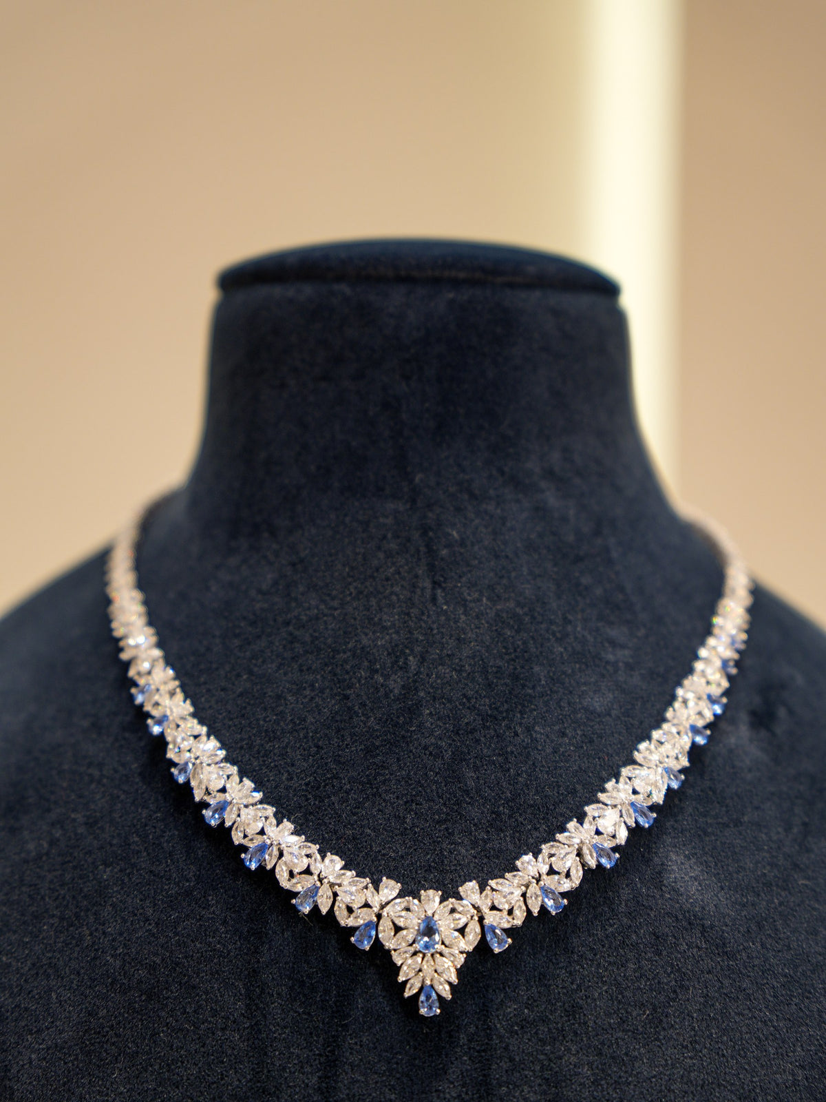 Elegant Floral Premium Zircon Silver Necklace