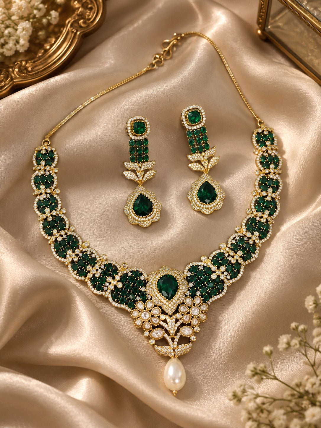 Regal Antique Gold Kundan Short Necklace Set