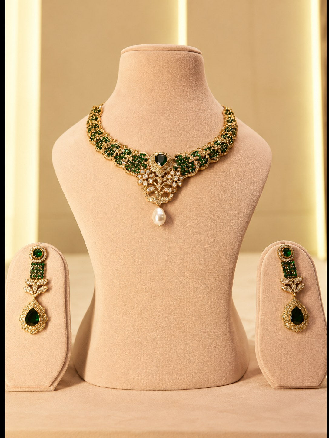 Regal Antique Gold Kundan Short Necklace Set