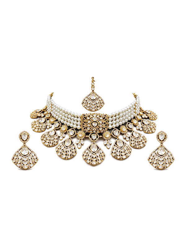 Bridal kundan pearl choker set with maang tikka